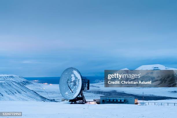 eiscat svalbard radar, northern light research station in longyearbyen, svalbard - summit station stock pictures, royalty-free photos & images