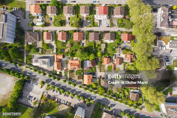 top down view of a residential district with many single family homes in fribourg, switzerland - schweiz stock-fotos und bilder