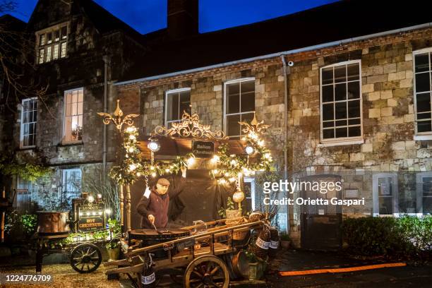 weihnachten in winchester, england, vereinigtes königreich - maroni stock-fotos und bilder
