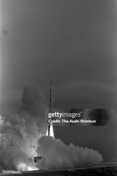 Labeda Rockets 28 Lambda (Rocket) Stock Photos, High-Res Pictures, and Images - Getty ...