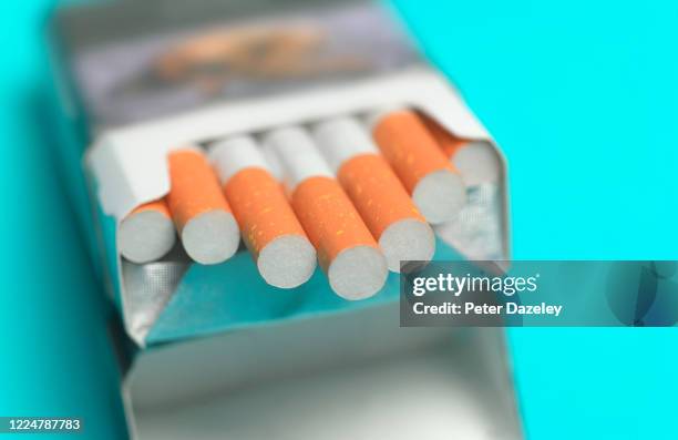 close up of packet of cigarettes - cigarette pack fotografías e imágenes de stock