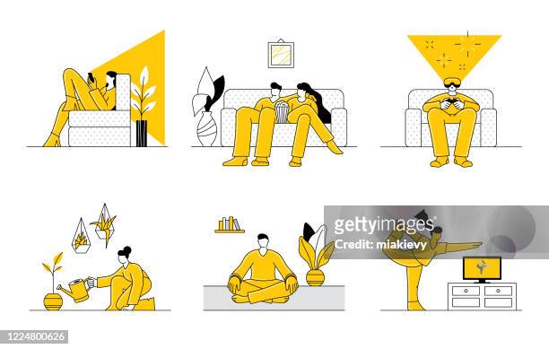 illustrazioni stock, clip art, cartoni animati e icone di tendenza di persone che soggiornano a casa - giallo