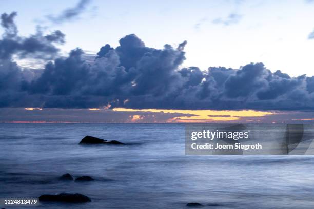 sonnenaufgang auf fehmarn - rosenfarben - fotografias e filmes do acervo