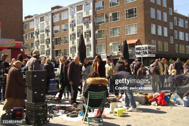 feier zum tag der königin in rotterdam, niederlande - rotterdam shopping stock-fotos und bilder