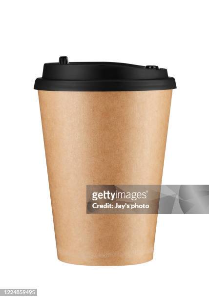 brown disposable coffee cup isolated on white background with clipping path. real photo. paper. - takeaway coffee stockfoto's en -beelden