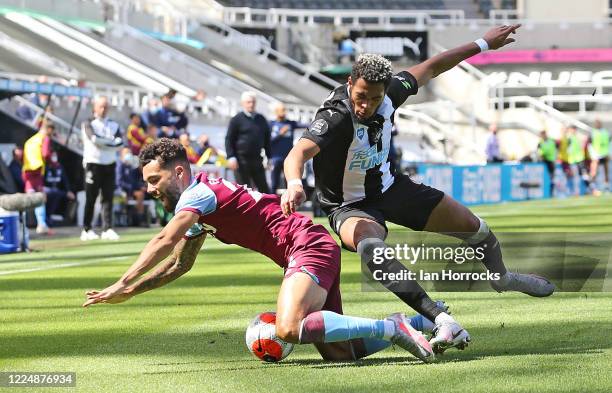 Joelinton of Newcastle tangles with Ryan Fredericks of West Ham during the Premier League match between Newcastle United and West Ham United at St....