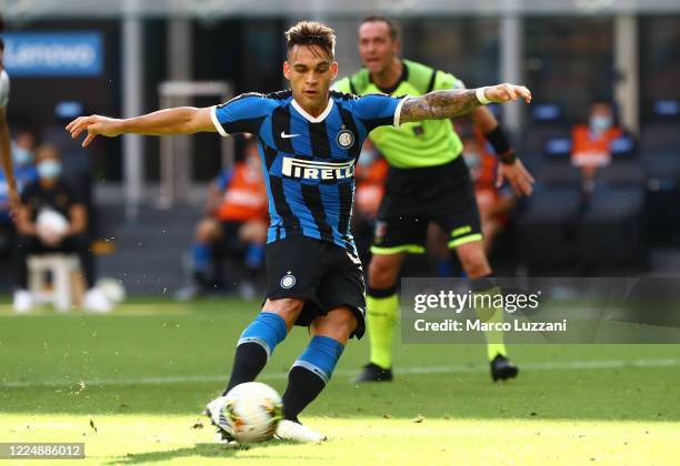 Lautaro Martinez of FC Internazionale shoots and misses a penalty during the Serie A match between FC Internazionale and Bologna FC at Stadio...