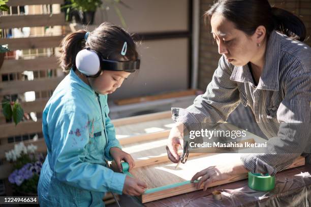 mather and daughter are working in the garden - マスキング効果 ストックフォトと画像