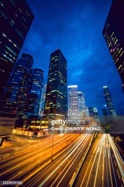 hong kong central district bei nacht - central world stock-fotos und bilder