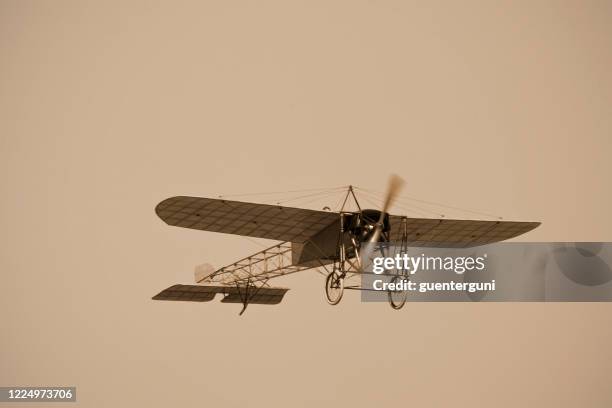 vintage airplane - a bleriot xi from 1917 - bleriot airplane stock pictures, royalty-free photos & images