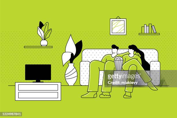 illustrazioni stock, clip art, cartoni animati e icone di tendenza di coppia che soggiorna a casa - televisore