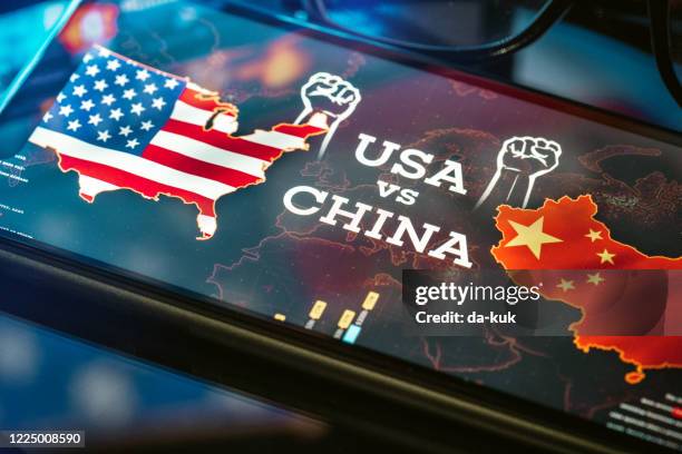 estados unidos contra la guerra comercial y las sanciones de china - technology trade war fotografías e imágenes de stock