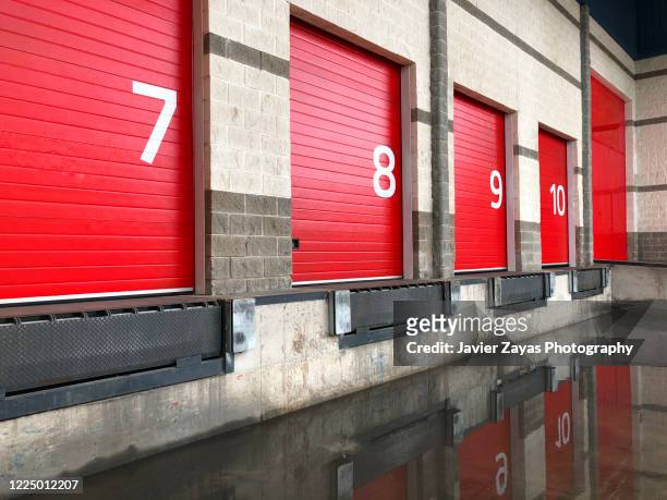five closed doors of warehouse loading dock - shipping ahead of export figures stock-fotos und bilder