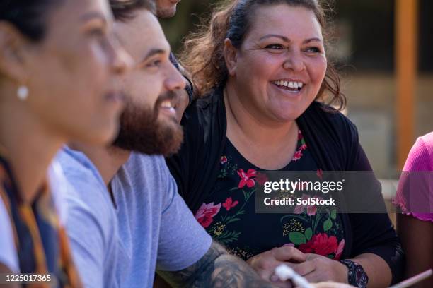 me encanta tutor - etnia aborigen australiana fotografías e imágenes de stock