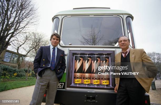 Portrait de Jacques Séguéla et Bernard Tapie lors de la présentation du film publicitaire "Wonder"