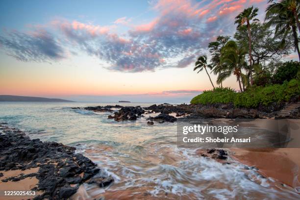 beautiful sunset at makena cove, maui, hawaii - makena maui stock pictures, royalty-free photos & images