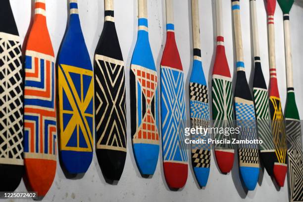 indigenous crafts - wooden paddle. trancoso - porto seguro, bahia, brazil. - 民族美術 ストックフォトと画像