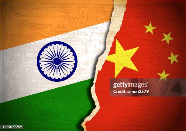konfliktkonzept indien und china flagge - indien stock-grafiken, -clipart, -cartoons und -symbole