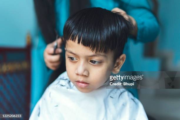 735 Indian Barber Photos and Premium High Res Pictures - Getty Images