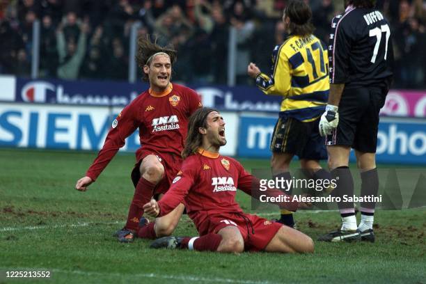Gabriel Batistuta of AS Roma celebrates after scoring the goal with teammate Francesco Totti during the Serie A match between Parma Calcio and AS...