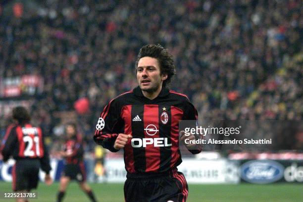 Leonardo Nascimento de Araujo of AC Milan looks on during the Serie A 2000-01 Italy.