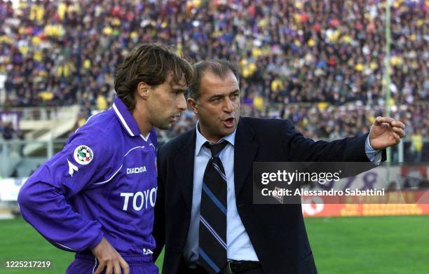 Fatih Terim head coach of ACF Fiorentina issues instructions to Enrico Chiesa of ACF Fiorentina during the Serie A 2000-01, Italy.
