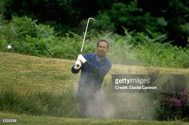 Sir Garfield Sobers of the West Indies plays golf. \ Mandatory Credit: David Cannon/Allsport