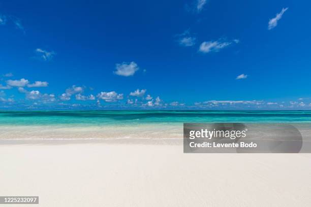 sea sand sky concept. closeup of sand on beach and blue summer sky, calmness and inspiration nature concept - islas del índico fotografías e imágenes de stock