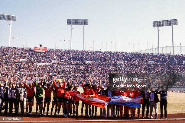 Team Independiente celebrate his victory during the Intercontinental Cup, Toyota Cup match between Liverpool and Independiente at National Stadium,...