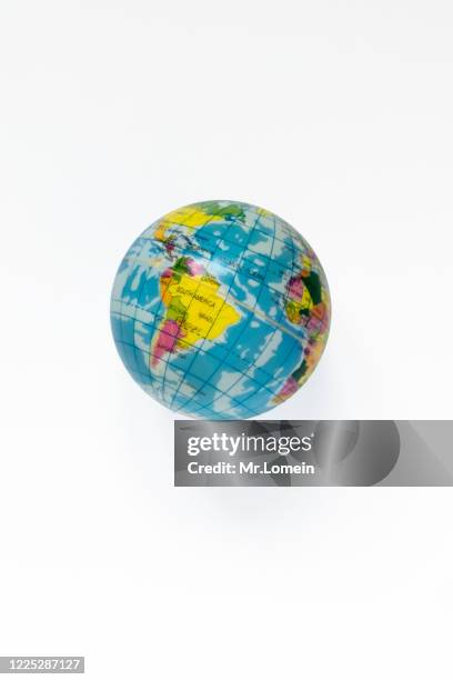 globo terraqueo de goma - globo terraqueo stockfoto's en -beelden