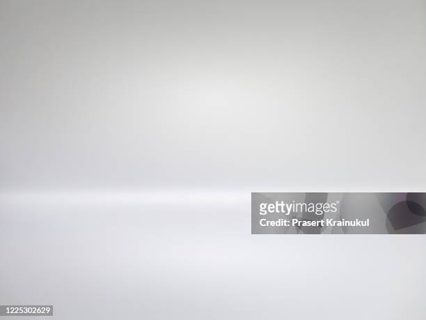 white empty display table - woonruimte stockfoto's en -beelden