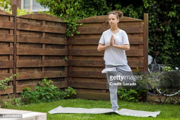 every day home gym for brunette teenage girl - teenager yoga stock pictures, royalty-free photos & images