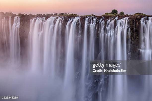 victoria falls zimbabwe - victoria falls - fotografias e filmes do acervo