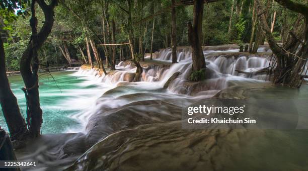 kuang si waterfalls - 社会主義インターナショナル ストックフォトと画像