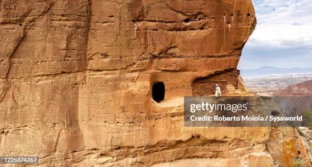 orthodox priest at abuna yemata guh church, aerial view, tigray, ethiopia - arenito - fotografias e filmes do acervo