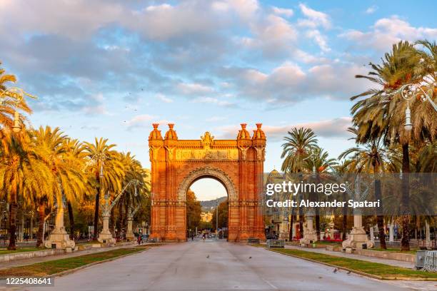 arc de triomf during sunrise in the morning, barcelona, spain - spain skyline stock pictures, royalty-free photos & images