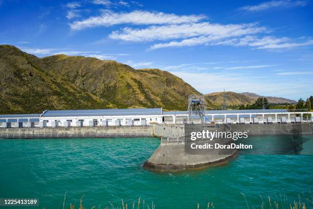 stazione idroelettrica di waitaki e lago waitaki a otago, nuova zelanda - new zealand foto e immagini stock