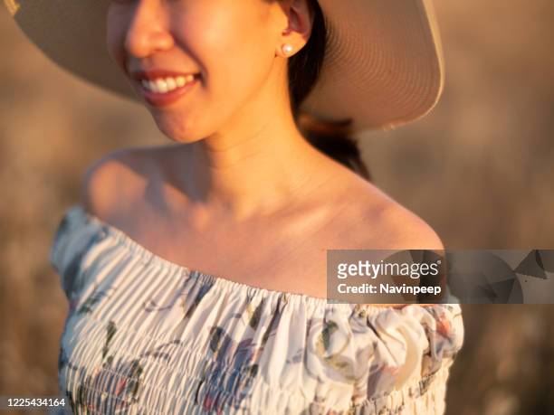 beautiful asian woman in the field, provence, france - pendiente de perlas fotografías e imágenes de stock