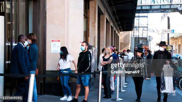Queue Outside Store Queue Outside Supermarket Photos and Premium High Res Pictures - Getty ...