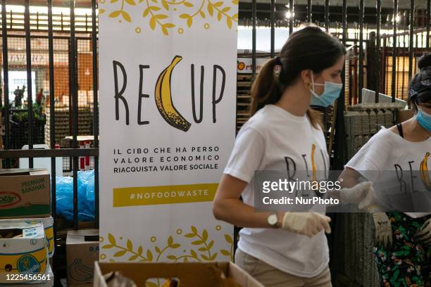 Day following the Recup project at the fruit and vegetable market in Milan. Recup is a project that acts in the local markets of the city to combat...