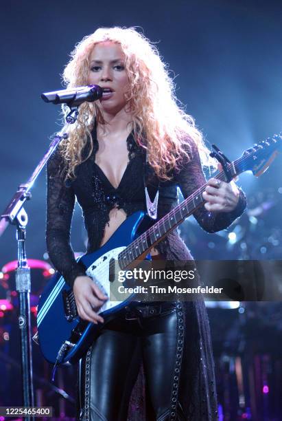 Shakira 2002 Photos and Premium High Res Pictures - Getty Images