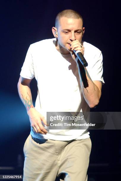 Chester Bennington of Linkin Park performs during the band's Meteora tour at the Warfield Theatre on March 23, 2003 in San Francisco, California.