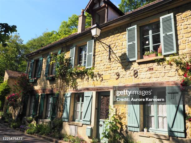 auvers-sur-oise, frankreich. wo vincent van gogh lebte. - auvers sur oise stock-fotos und bilder