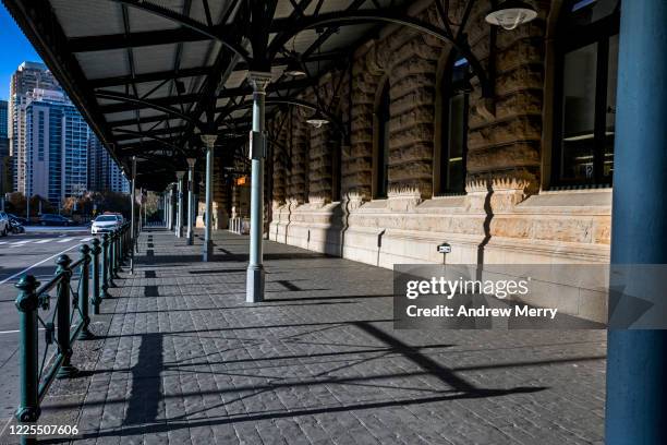 sydney central railway station during coronavirus pandemic - central station sydney stockfoto's en -beelden