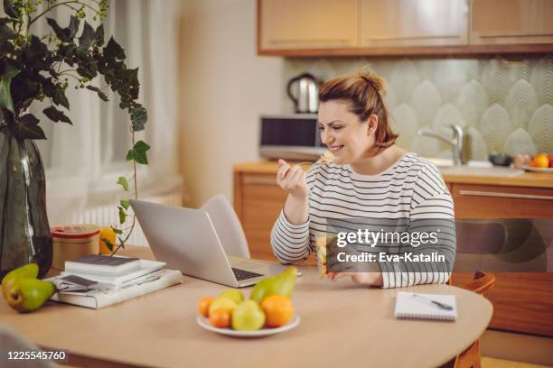 young woman at home - single adults eating dinner at home stock pictures, royalty-free photos & images