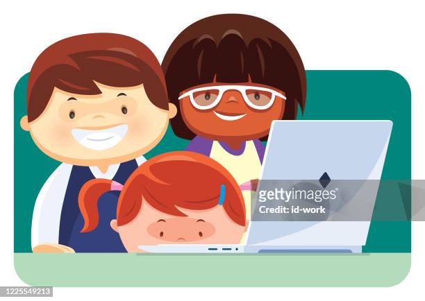 drei kinder mit computer - hausaufgaben mädchen stock-grafiken, -clipart, -cartoons und -symbole