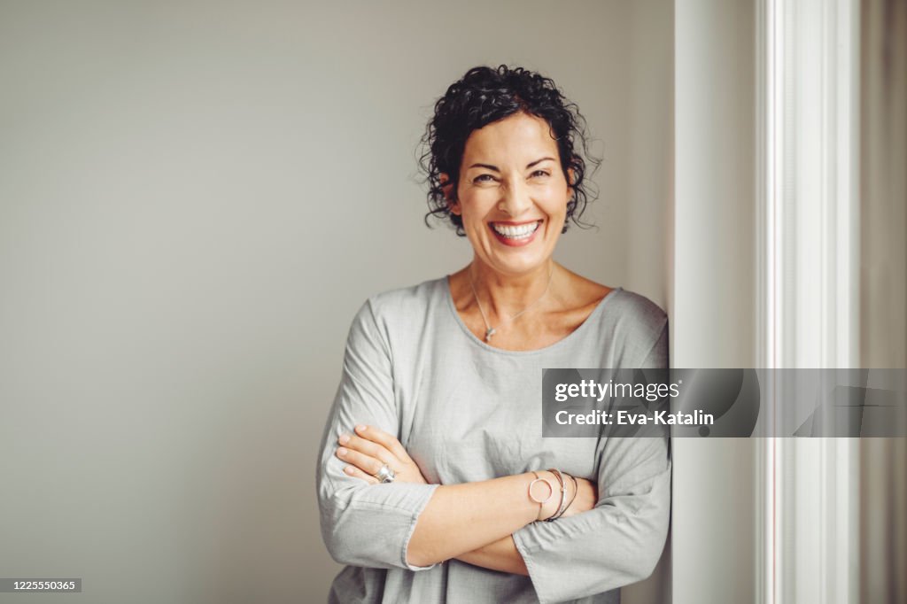 Retrato de uma empresária confiante