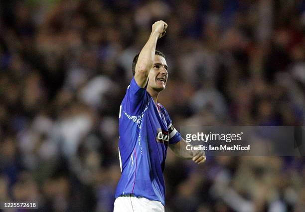 Barry Ferguson of Rangers salutes the crowd at the end of the UEFA Champions League match between Rangers and VfB Stuttgart at Ibrox Park September...