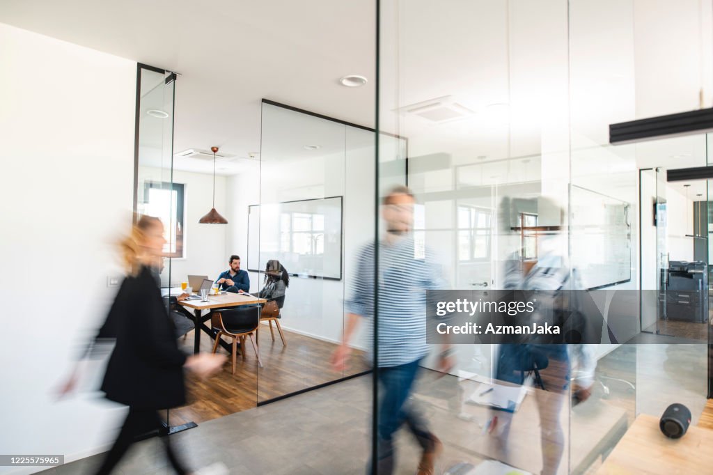 Active Business Colleagues and the Development of Ideas