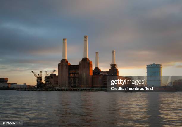 battersea power station at dusk, 2010 - battersea power station silhouette stock pictures, royalty-free photos & images